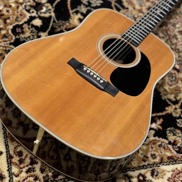 Martin D-28<br />
<br />
¥330,000 