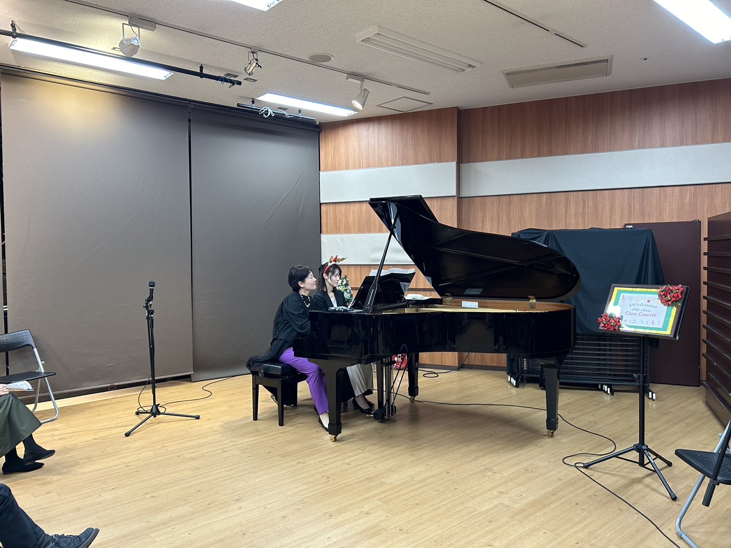 三浦先生と生徒様による連弾！自然とリズムをとってしまうような素敵な演奏でした♪