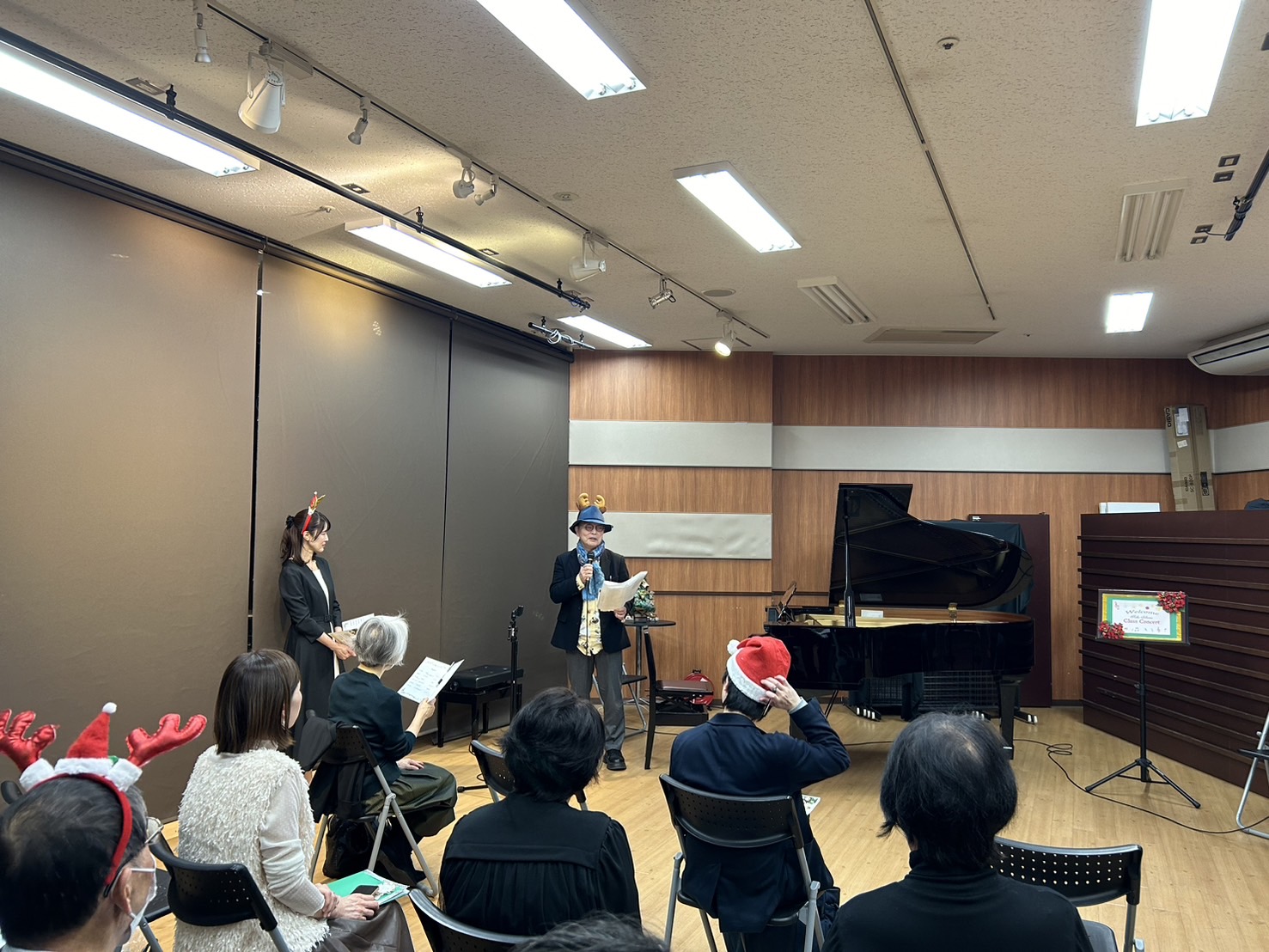 曲にこめた思いや演奏で表現したいことをお話しされていました。
