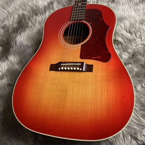 Gibson 1960s J-45 Vintage Cherry Sunburst<br />
<br />
¥396,000 