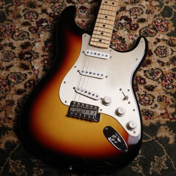 Fender Custom Shop 1970 Stratocaster N.O.S. Gold Anodized PG Aged 3 Color Sunburst Japan Exclusive 【USED】<br />
<br />
¥541,000 