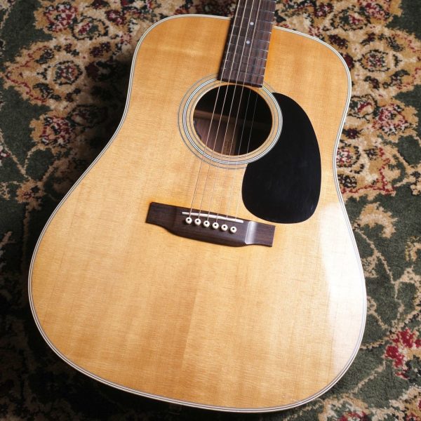 Martin D-28 2005　w/HiFi L.R.Baggs<br />
<br />
¥315,000 