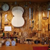 「アコギと出会う。」製作家工房訪問記 Vol.1【Mukae Guitars】