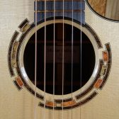 「アコギと出会う。」製作家工房訪問記 Vol.2【Mukae Guitars】