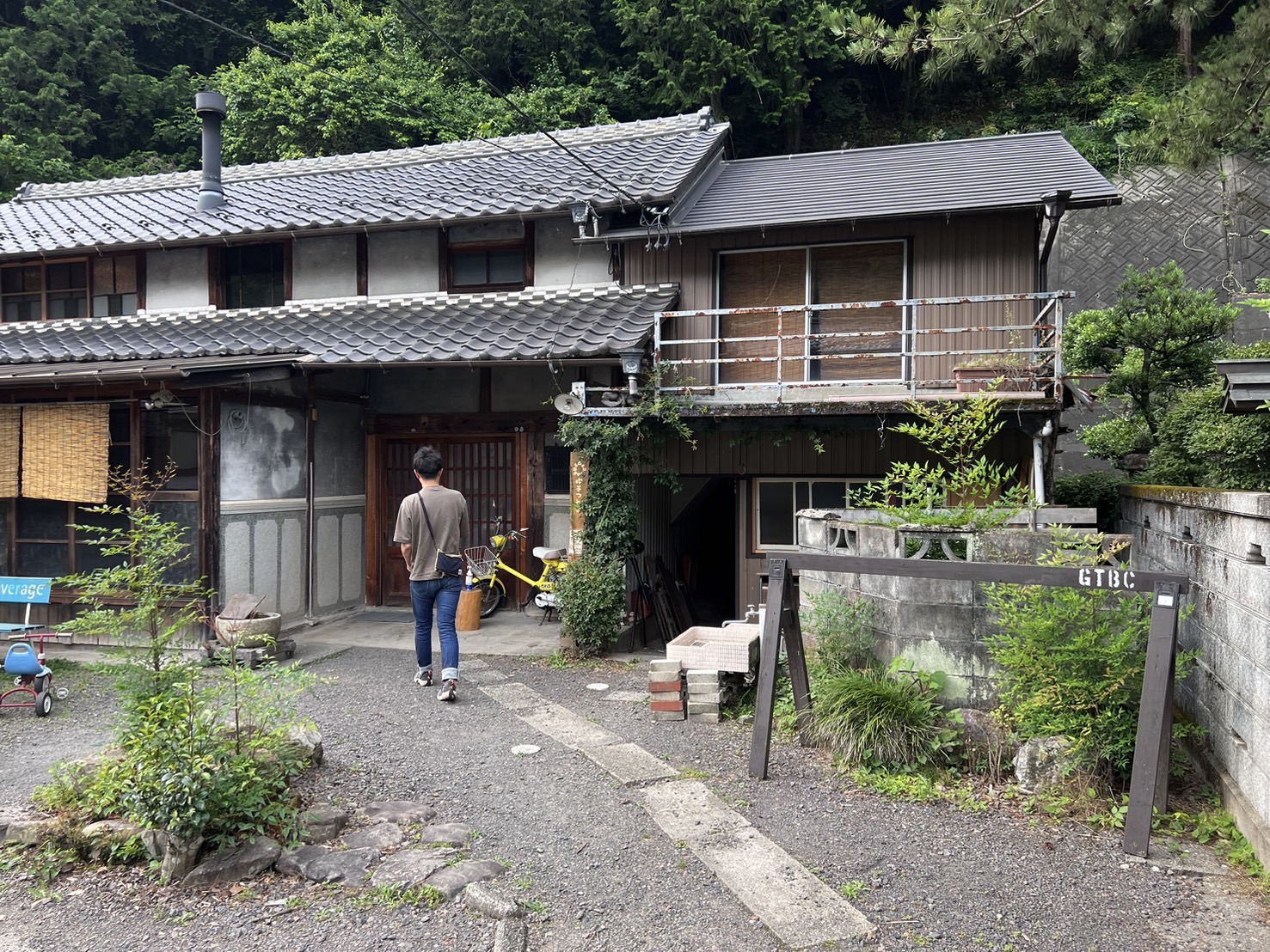 アコギファンの方もそうでない方もこんにちばんは。アミュプラザ博多店のアコギ担当荒木（アラキ）です！ 今では非常に多くのブランドが存在するアコースティックギター。様々な選択肢から自分には一体どんなギターがいいのか、こんな見た目がいい、こんな音が好き、、憧れのミュージシャンのギターをいつかは。。と胸を熱 [&hellip;]