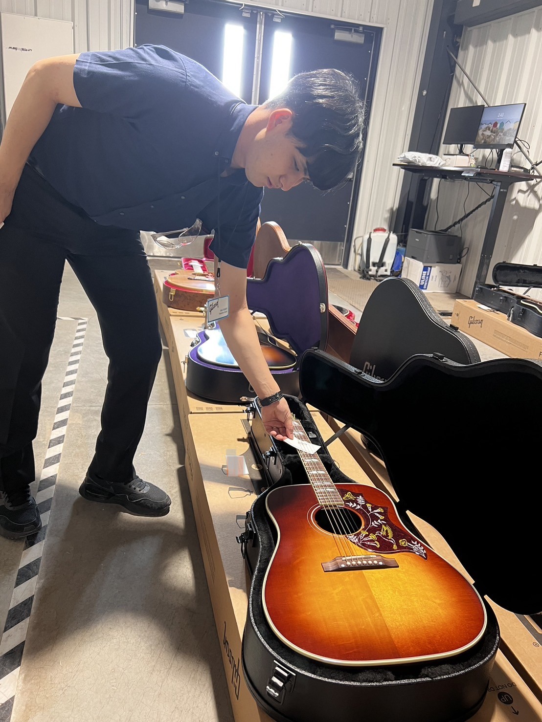 皆さんこんにちは。島村楽器アミュプラザ博多店の荒木です！前回のVol.3からの続きとなります！引き続きよろしくお願いいたします！ CONTENTSDAY2 Gibson Japan Dealer Hand Pick＆Orderハンドピック完了！SJ-200 Montana GoldDove Orig [&hellip;]