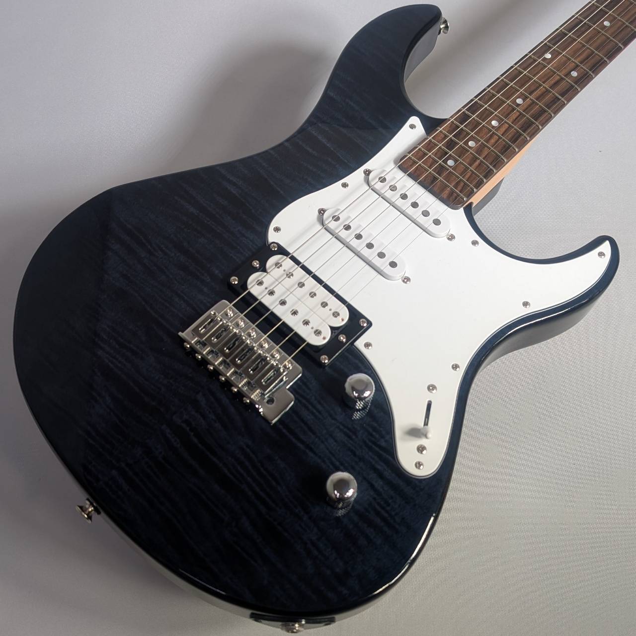 YAMAHA PACIFICA212VFM 