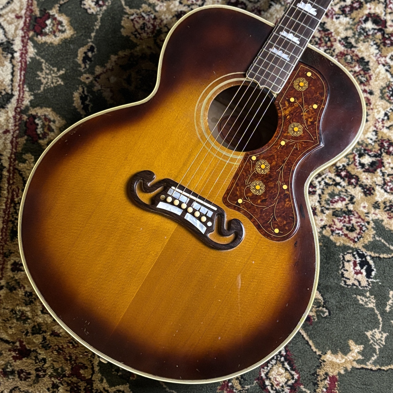 CONTENTSGibson 【現物画像】J-200 1955年製/SN:A20067/≒2.3kg技術者による安心のアフターフォローキャンペーン特集ギターアドバイザーが楽器選びをサポート最新情報を手に入れよう音楽をもっと楽しみたい方は音楽教室がおススメ♪お問い合わせGibson 【現物画像】J-2 [&hellip;]