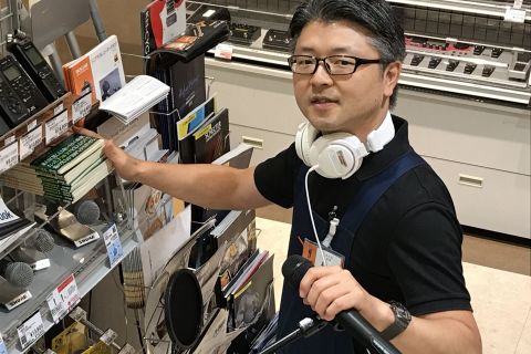 スタッフ写真 店長 村上