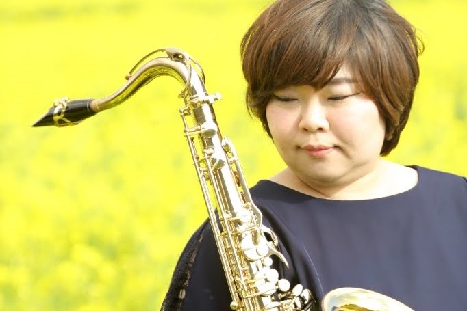 佐藤 春菜（さとう　はるな）　担当曜日:水曜日 講師へのインタビュー Q.サックス始めたのはいつからですか？ 中学1年生で吹奏楽部に入った時からです。(ちなみに第1希望はフルートで第2希望がサックスでした♪) Q.サックスの魅力を教えてください！ 優しい音から力強い音まで、色々な音を出すことができる […]