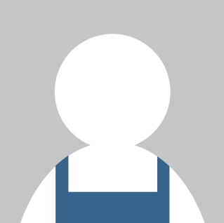 髙谷（たかや）<br />
<br />
中学校の部活動でサックスを担当。専門学校では管楽器の修理を専攻していました。楽器の選び方やお手入れ方法、練習の仕方など、何でもご相談ください。