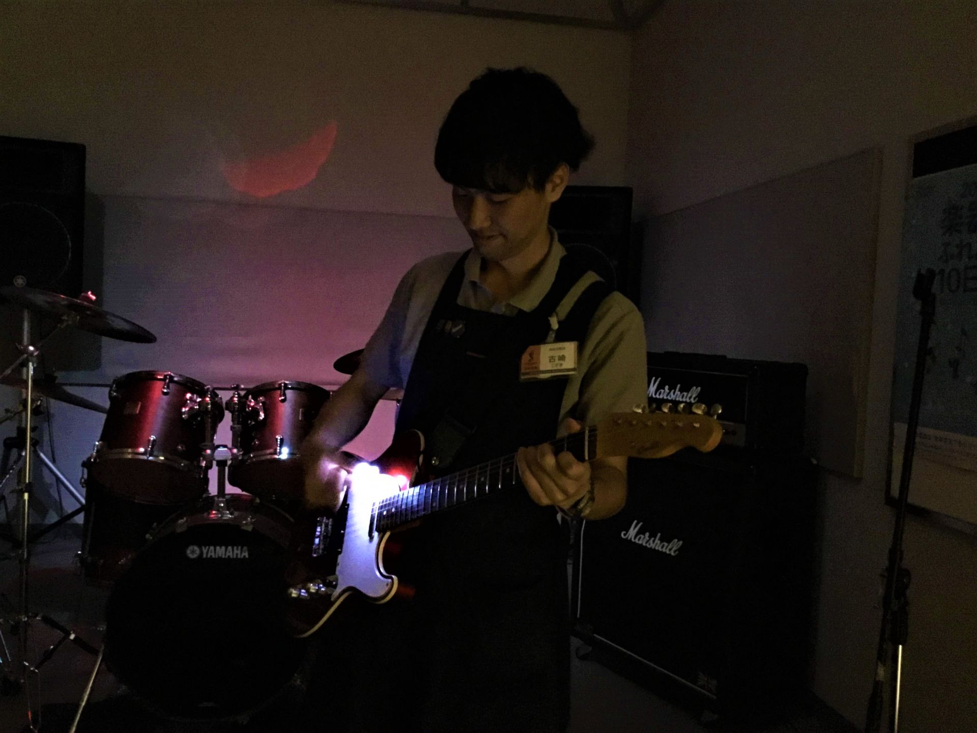【ピック・新製品】「光るギターピック」がライブパフォーマンスを激変させる！ 島村楽器オリジナルモデル ～音楽に新しい光を～