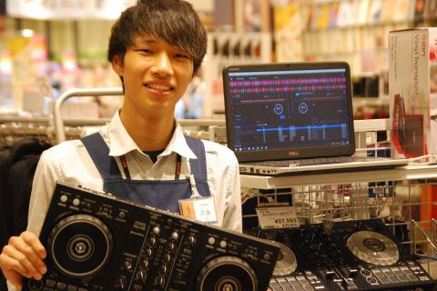 スタッフ写真 DJ 久保