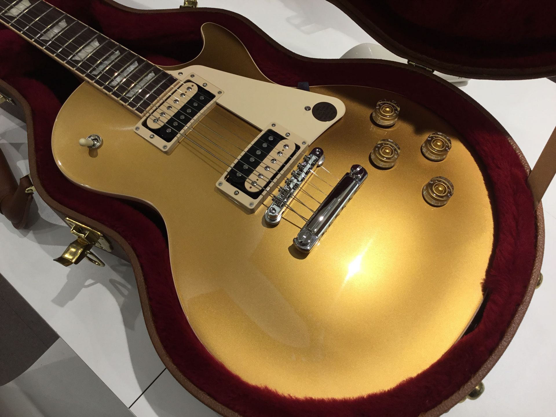 Gibson Les Paul Classic 2017 渋いゴールドトップが入荷しました！