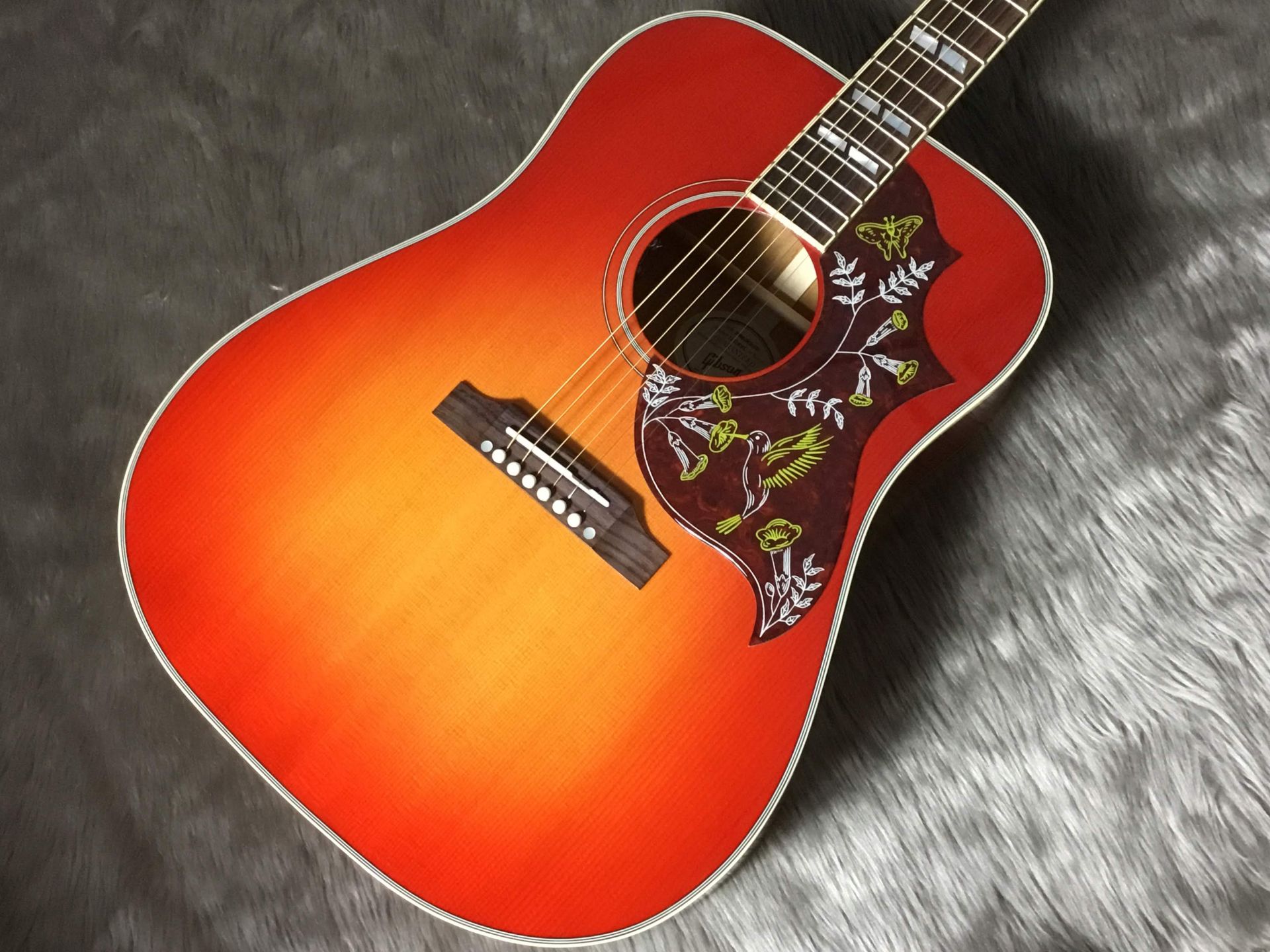 *ピックガードのハチドリがオンリー・ワンの存在感 【Gibson】の【Hummingbird】が当店にも入荷しました！ 店頭では実際にお試しいただけます。 ぜひお気軽にご来店ください！ |*ブランド|*型名|*定価(税込)|*販売価格(税込)| |Gibson|Hummingbird(VCS)|￥5 […]