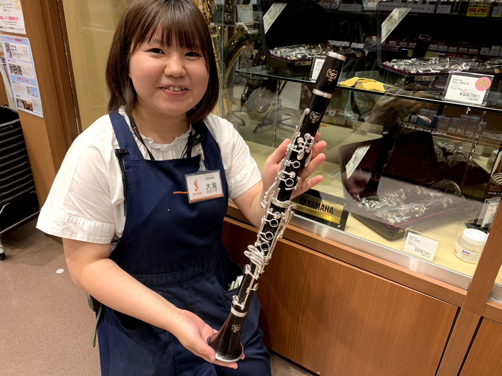 こんにちは！浜松市野店の久保です！]]YAMAHA/YCL-851Ⅱ入荷しました！]]今回のモデルは管楽器担当の[!!大瀧!!]さんです(^^♪ カスタムCXシリーズB♭管。管体はグラナディラ、キイは洋白鍛造銀メッキ、芯金・ネジ類はステンレススチール、針バネ・板バネは硬質鋼、17キイ6リング・ベーム […]