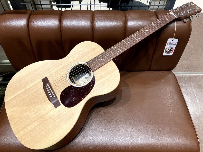 Martin / 000-X2E-01 Sit/Mah入荷しました！