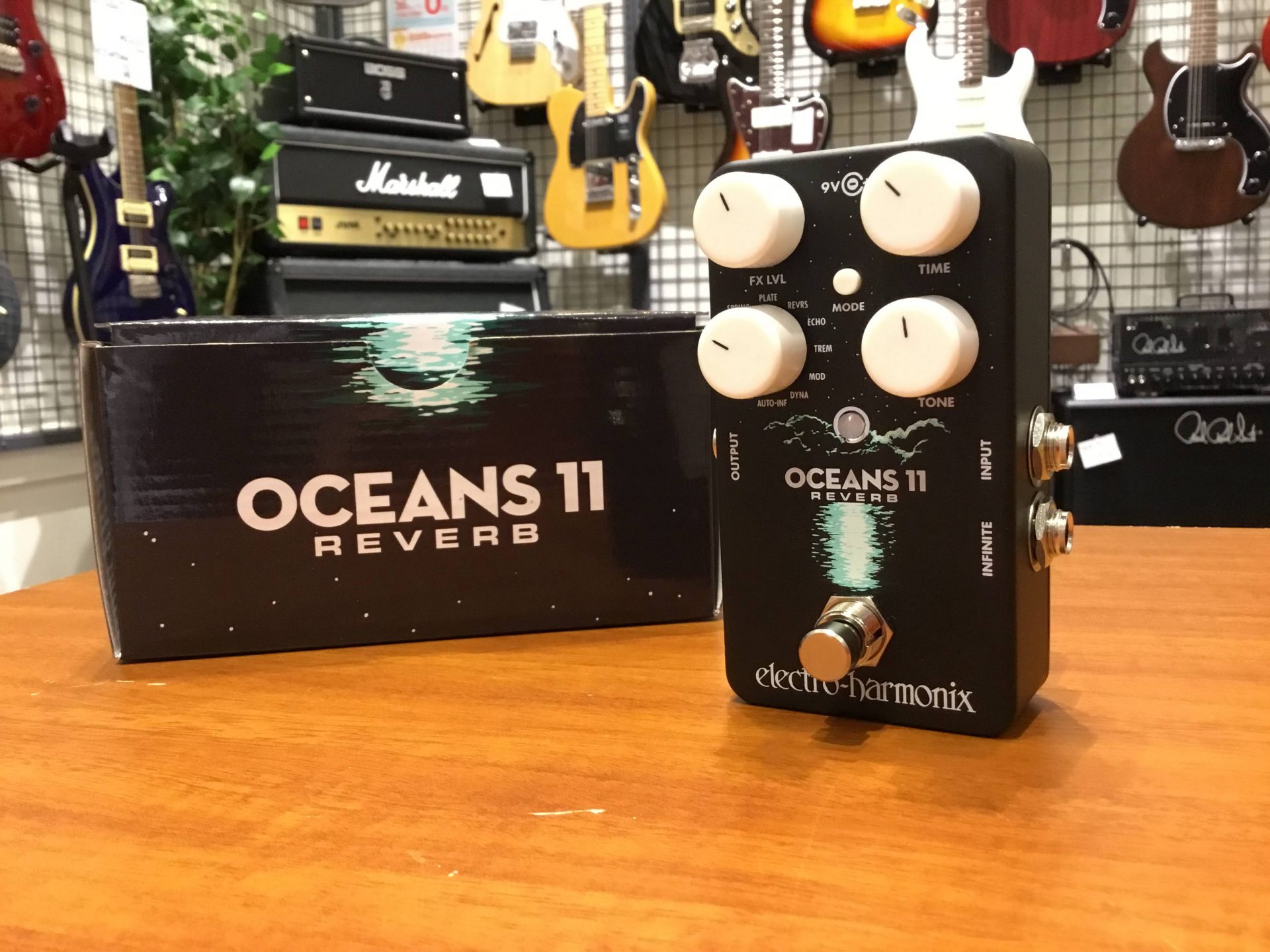 *11タイプのリバーブを内蔵したエレハモのデジタルリバーブ！ 【Electro Harmonix】の【Oceans 11】が当店に入荷しました！ スタンダードな「HALL」や「PLATE」から、幻想的な「SHIMMER」など11種類のリバーブを内蔵。 各エフェクトのクオリティも高く、ボードの最後部に […]