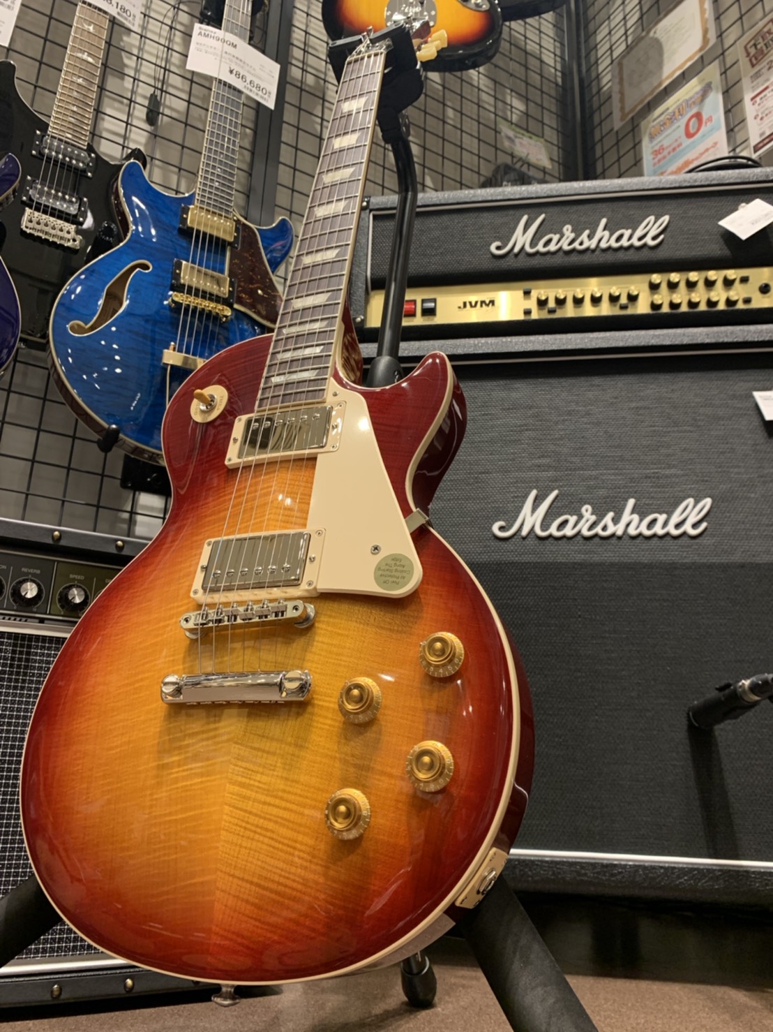 *50年代ゴールデン・エラ仕様のレスポ―ル・スタンダードが復活 【Gibson】の新製品【LP STD 50s】が当店にも入荷しました！ ソリッド・マホガニー・ボディとメイプル・トップ、丸みを帯びた50年代のデザインによるマホガニー・ネック、ローズウッド指板、ディッシュ・インレイ、ABR-1・チュー […]