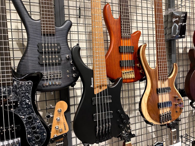【エレキベース】濃厚な重低音！！モダンな5弦ベースが多数入荷。