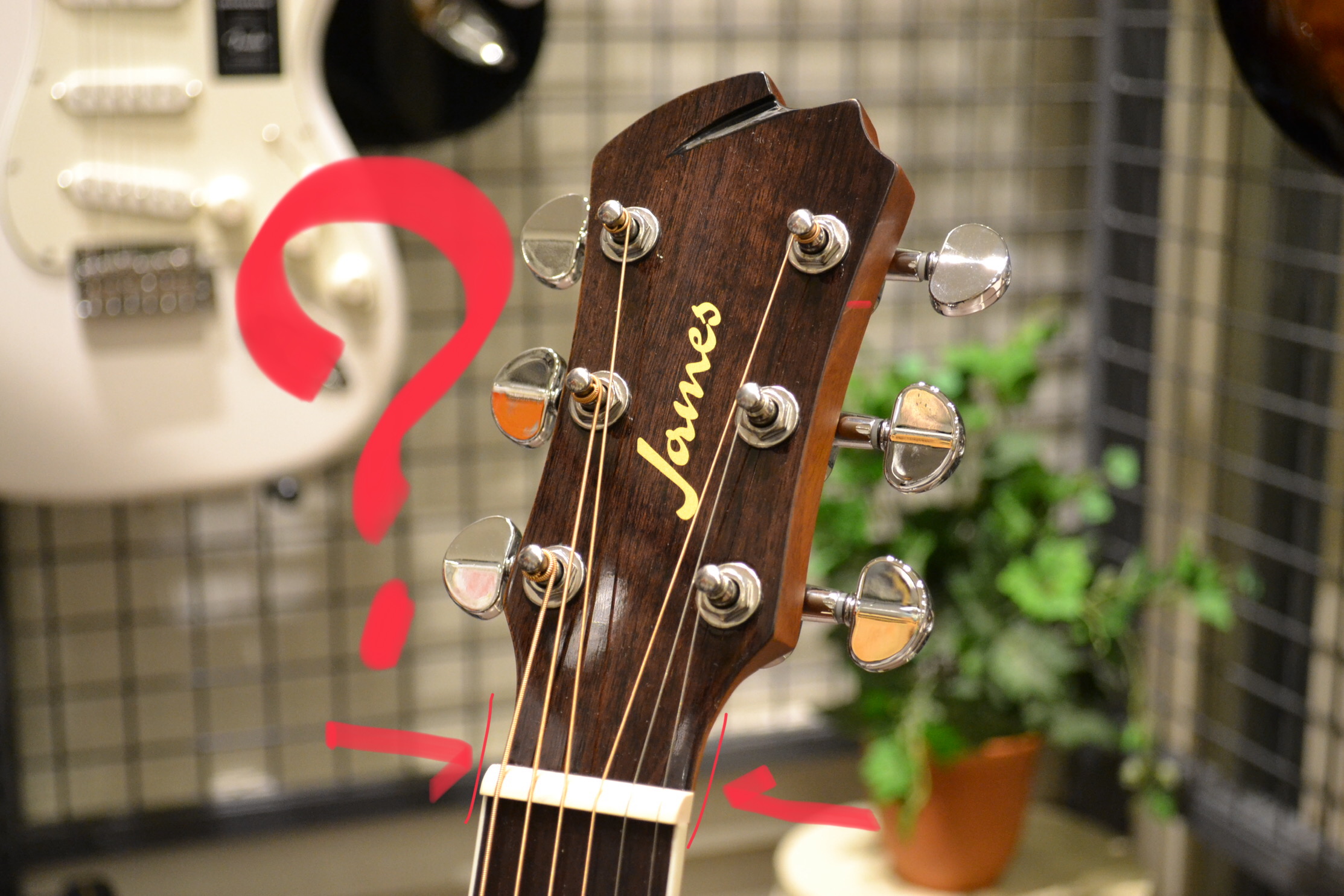 初めてのギター選び、メーカーやモデルが多くて悩みますよね？調べてみると「初めてのギターは細いネックが良い！」なんて情報も見かけたります。 ただ、「ネックが細い」というのが「ネックのどこが細い」と良いのか、意外と盲点かと思いますので、初めてのギター選びの参考にしてみてください。 ネックの横幅が細い？  […]
