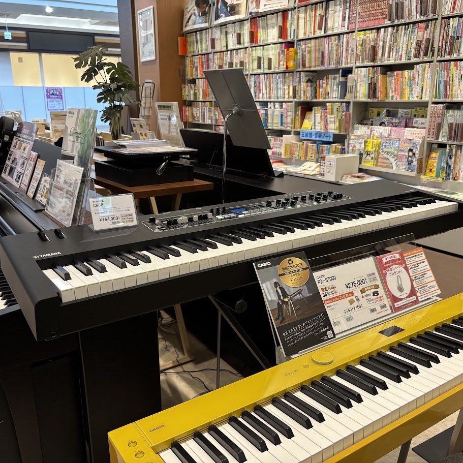 CONTENTSYAMAHA CK88とは？CK88が選ばれる5つの理由CK88はこんな方・用途におすすめYAMAHA CK88で“即戦力”を体感しようお問い合わせはこちらYAMAHA CK88とは？ YAMAHA CK88は、2023年にヤマハより発売された最新の88鍵盤ステージキーボードです。バ […]