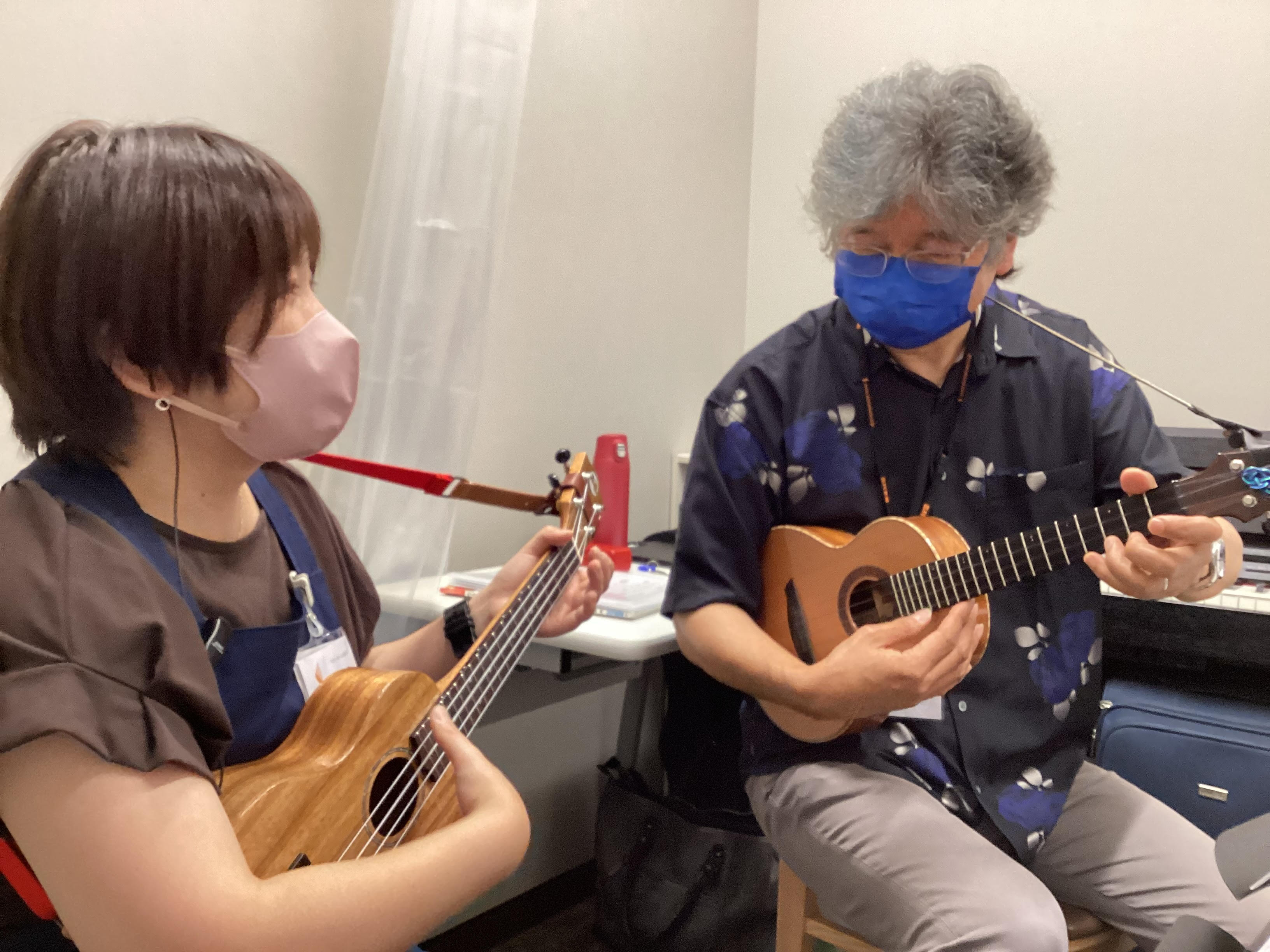 CONTENTSウクレレ教室体験今回レッスンを行ってくれたのはこの方！体験レッスンスタート！！加藤先生ありがとうございました！お問い合せウクレレ教室体験 みなさんこんにちは！イオンモール羽生店の楽譜担当、北尾です。 学生時代にアコギとエレキを購入したものの、そのまま挫折してしまった私...。今回は加 […]