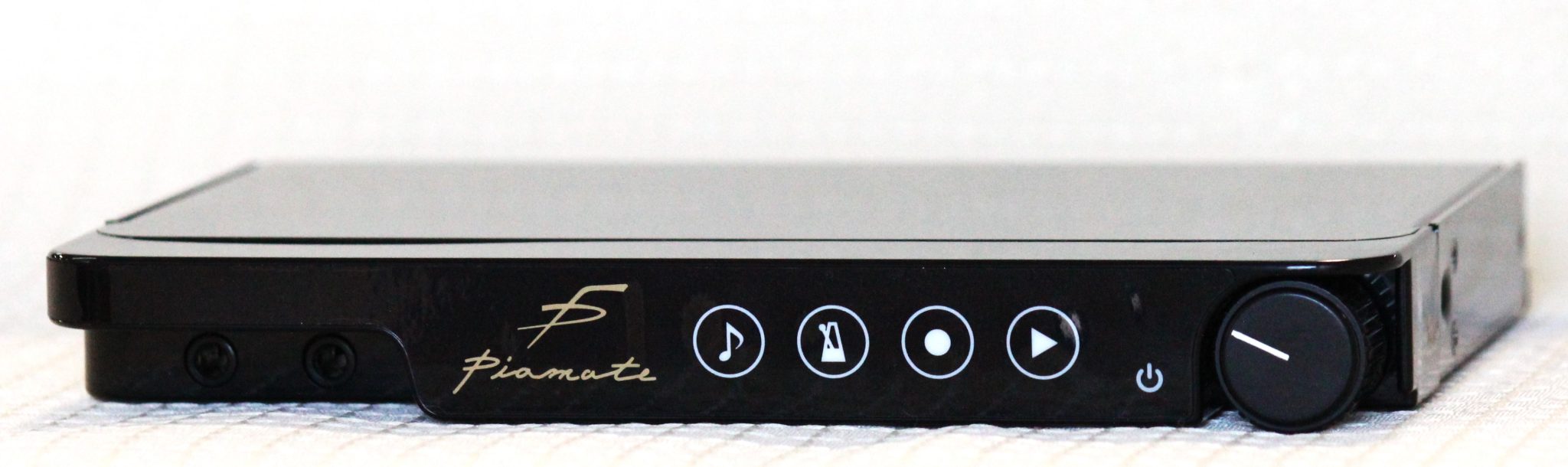 CONTENTS新製品！アップライトピアノ用 消音ユニット 『RR-1000』のご紹介♪商品情報＜新製品発売キャンペーン＞ヘッドホンをもう一つプレゼント！ここがすごい！ピアメイト消音ユニットの特徴スケジュールピアノ取付までの流れお問い合わせ新製品！アップライトピアノ用 消音ユニット 『RR-1000 […]
