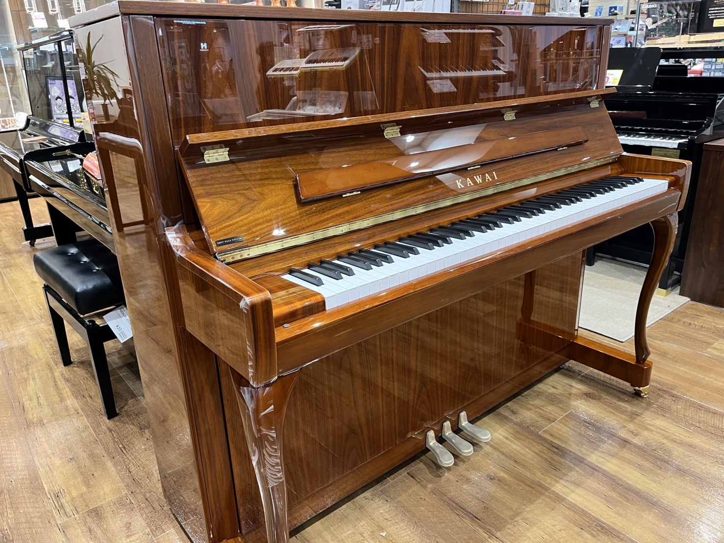 CONTENTSKAWAI　K-300SF商品詳細スタッフおすすめポイント♪羽生店スタッフがピアノ選びをお手伝いいたします！ピアノの関連記事はこちらKAWAI　K-300SF 商品詳細 スタッフおすすめポイント♪ こちらは「お子様が長く使える表現力のあるアップライトピアノが欲しい方」「以前ピアノを弾 […]