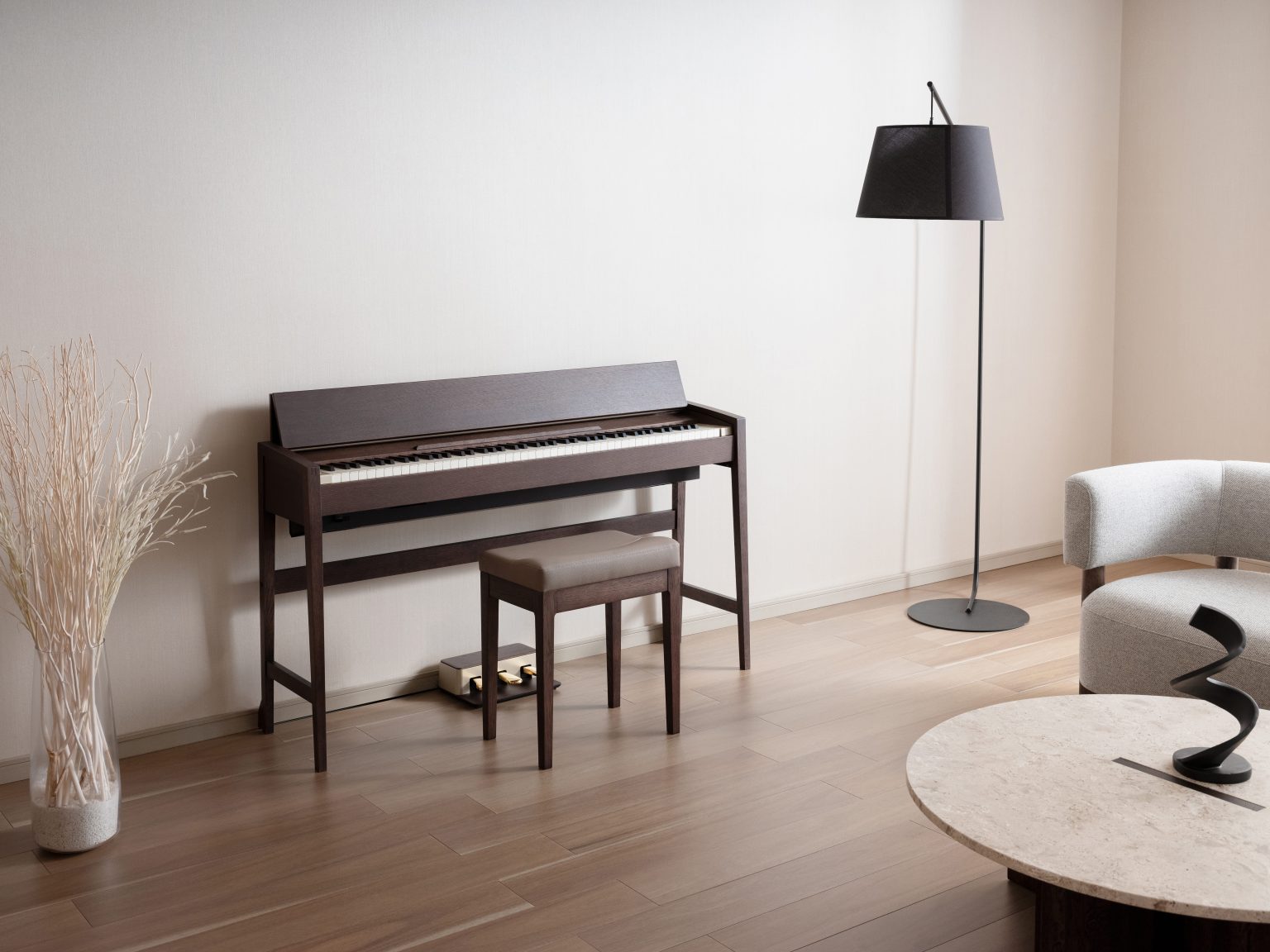 ご覧頂きありがとうございます！島村楽器イオンモール羽生店の草野です🌱Roland×カリモク家具の人気電子ピアノ【KIYORA きよら】が発売から10年の節目にモデルチェンジ！よりスタイリッシュになった新しいきよらをご紹介いたします♪ CONTENTS製品詳細KF-25ってどんなピアノ？新きよらの推し […]