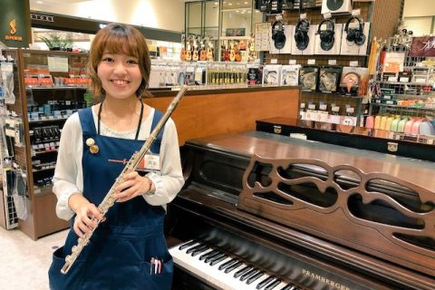 スタッフ写真 ピアノ・管楽器担当 内田
