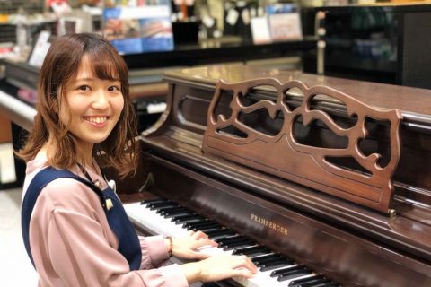 スタッフ写真 ピアノ・管楽器担当 内田