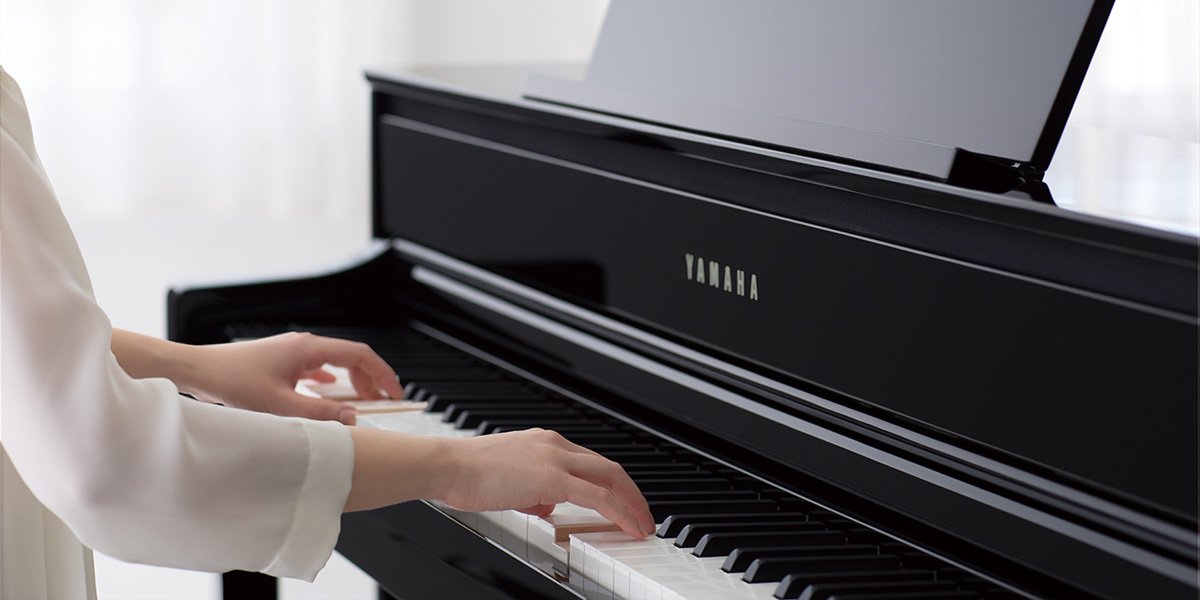 **Roland　HP702　 [https://www.roland.com/jp/products/hp700_series/hp702/::title=] HP702の価格帯では初の「スーパーナチュラルピアノ・モデリング音源」を採用。ピアノ本来の奥深い音色と同時発音数の制限がない豊かな響きが特 […]