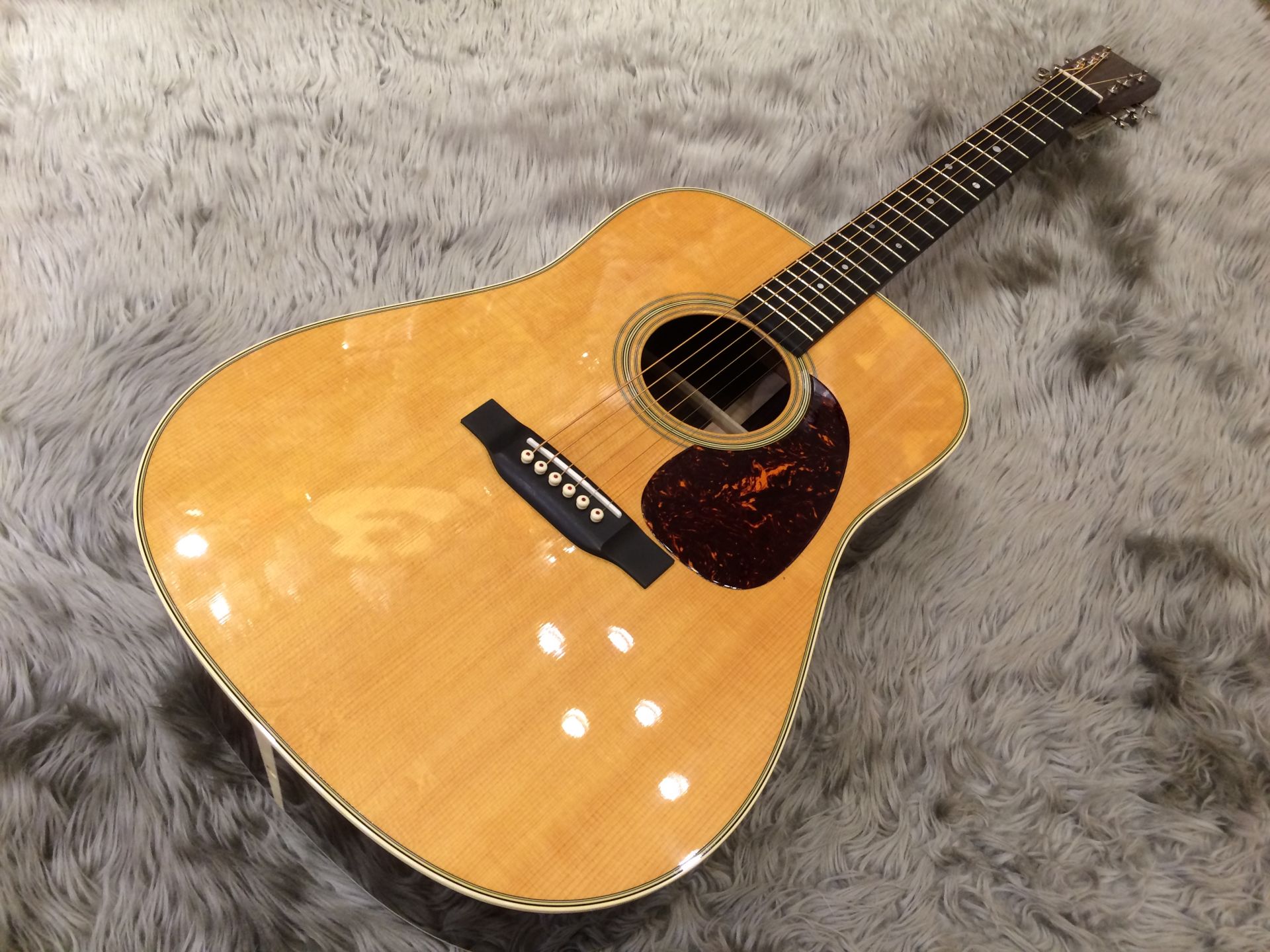 *橋本店Martinラインナップ！ *Martin **D-28 Standard |*メーカー|*型番|*販売価格（税込）| |Martin|D-28 Standard|[!￥340,200!]| マーティン・ギターの中で最も有名なモデルといえば、このD-28です。 1931年の発表以来、マーティ […]