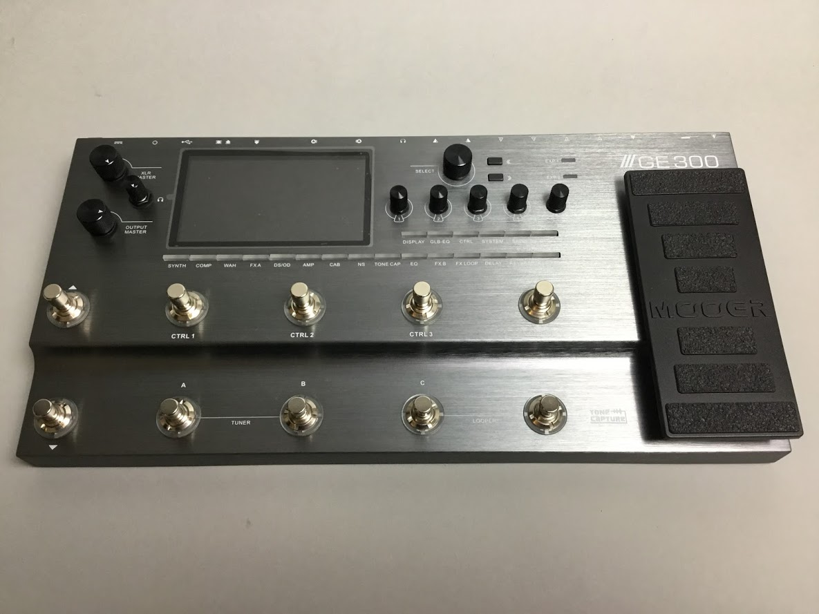 *MOOER/GE300 こんにちは。エフェクター担当の齋藤です！ MOOERの新商品GE300が本日入荷いたしました！ **開封の様子がこちら ***厳重に梱包されています。 ***付属品には電源アダプター、USBケーブル、スイッチハットが付いてます。 ***GT-1000のようにスタイリッシュな […]