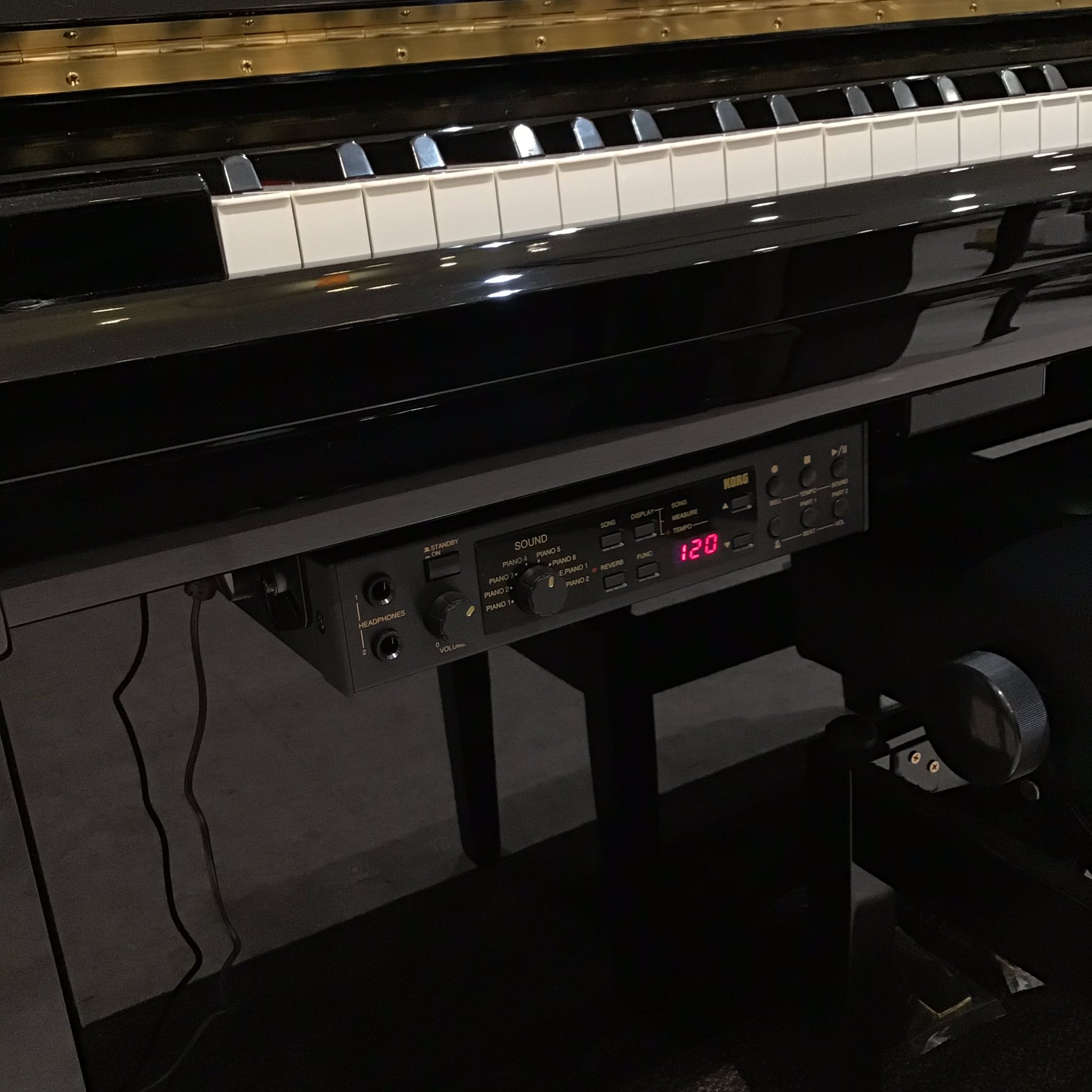 中古アップライトピアノ】ヤマハ「UX1」消音機付きが入荷しました 