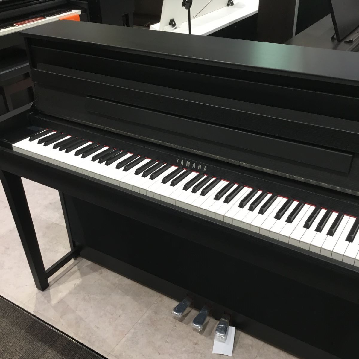 電子ピアノYAMAHA CLP-785(B)