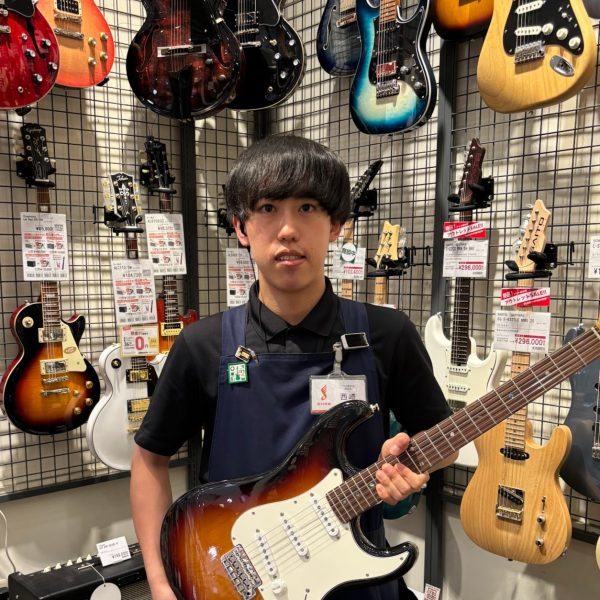 西崎(エレキギター・ベース担当)<br />
趣味でギターを楽しんでいます。ギター・ベースを選ぶ際はぜひお声掛けください！！<br />
