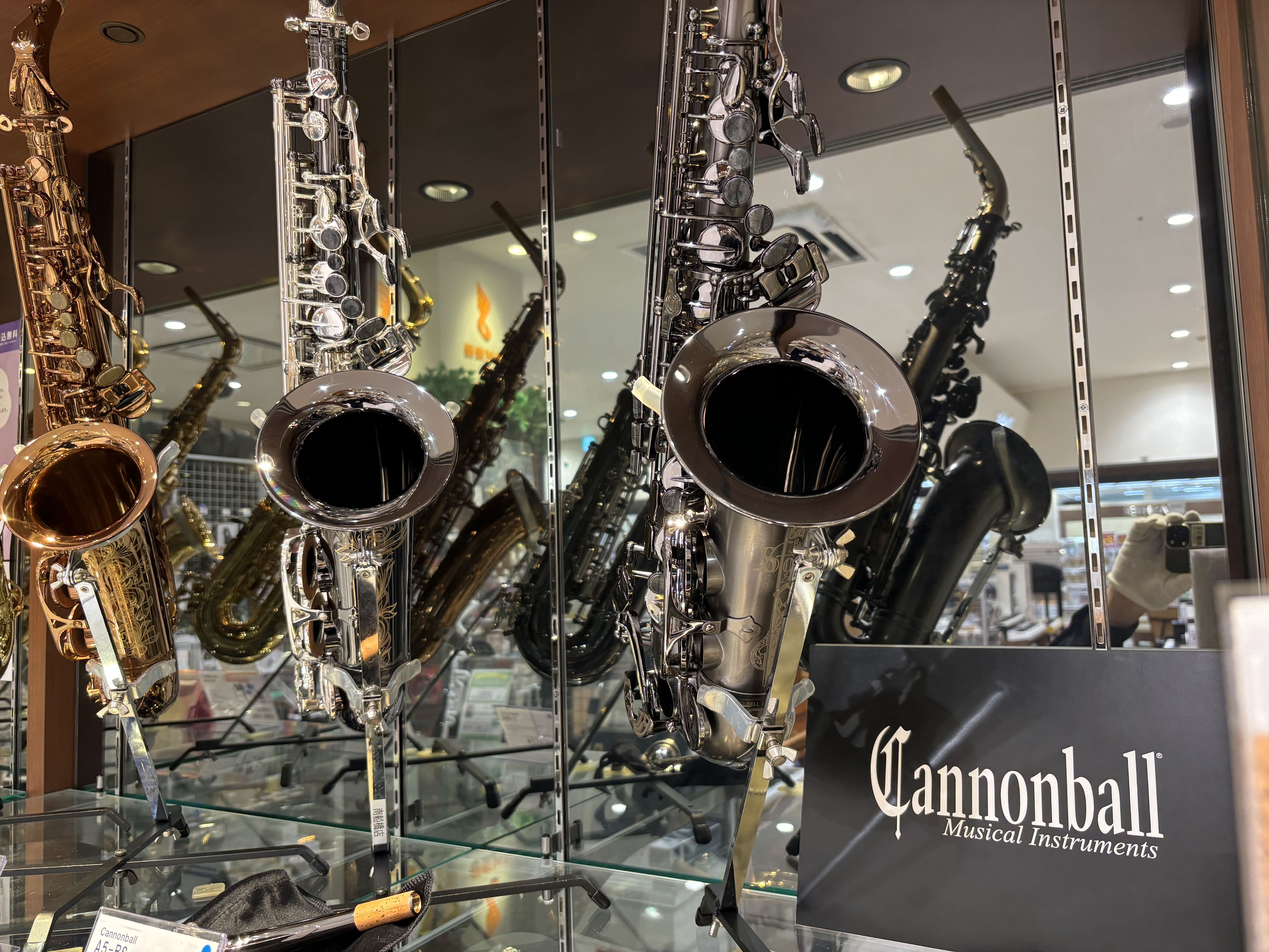 キャノンボールのサックスがアリオ橋本店で展示中です。 Cannonball（キャノンボール）とは、ラウカット夫妻が創業したアメリカのサックスメーカーで、日本はもちろん、世界各国でファン層を広げています。特に、ビックベルから生み出されるパワフルで唯一無二のサウンドは、ジャズなどを演奏される方に人気があ […]