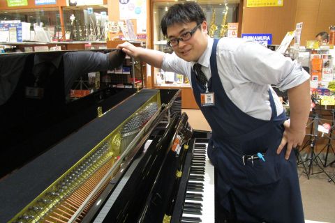 スタッフ写真 ピアノ、音楽教室 花房