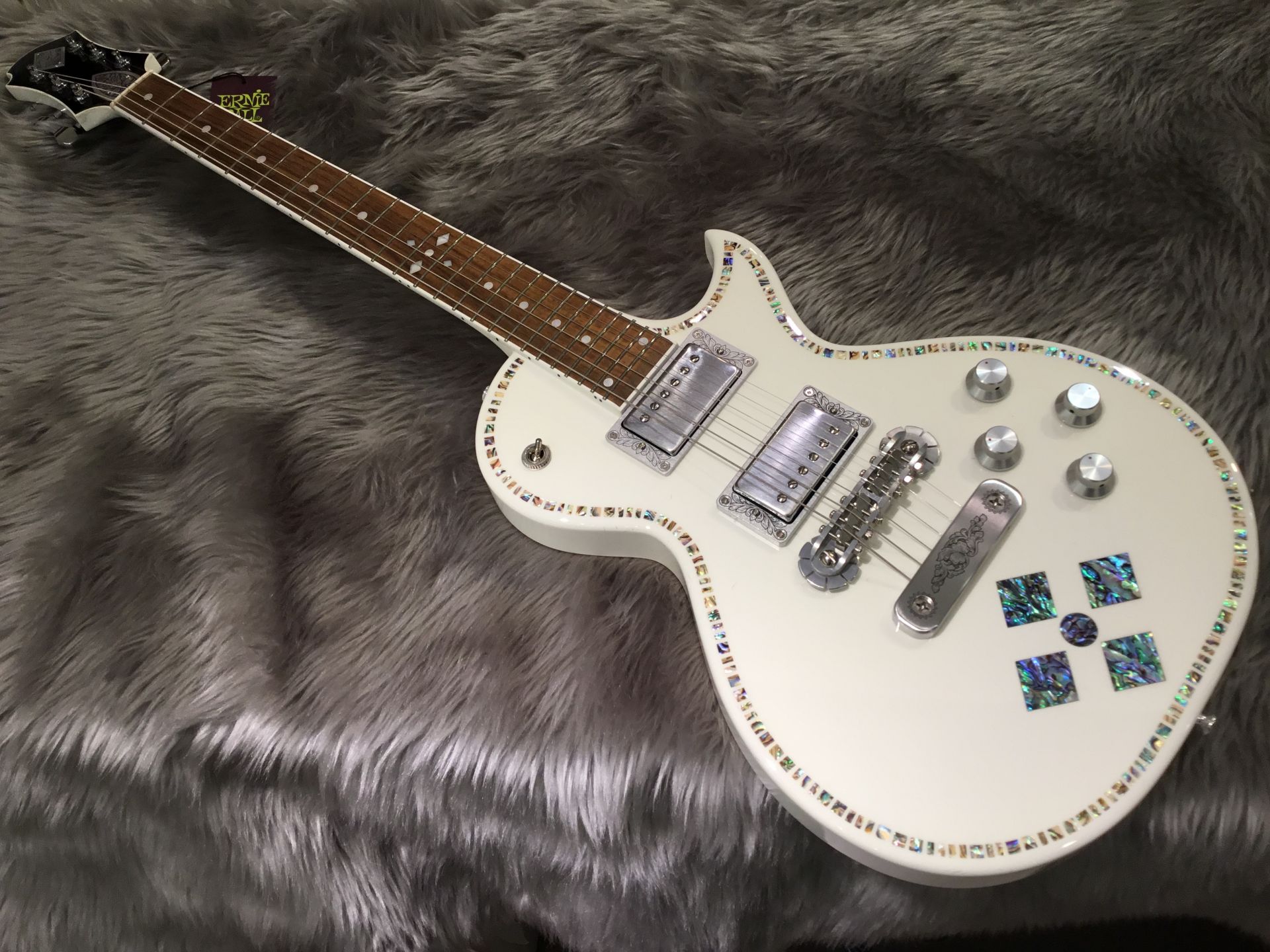 【エレキギター特価品】ZEMAITIS/A24SU DIAMOND WHITE PEARL入荷しました！