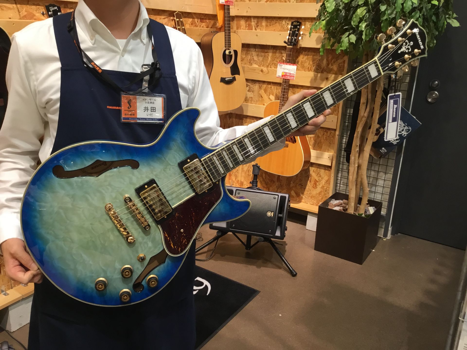 *小振りなボディで使いやすいオール・キルテッド・メイプルのセミアコ！ 【Ibanez】の【AM93QM】が当店にも入荷しました！ 店頭では実際にお試しいただけます。 ぜひお気軽にご来店ください！ |*ブランド|*型名|*定価(税込)|*販売価格(税込)| |Ibanez|AM93QM|￥108,00 […]