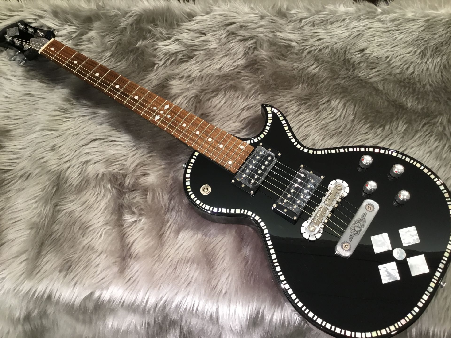 【エレキギター特価品】ZEMAITIS/A24SU DIAMOND BLACK PEARL入荷しました！