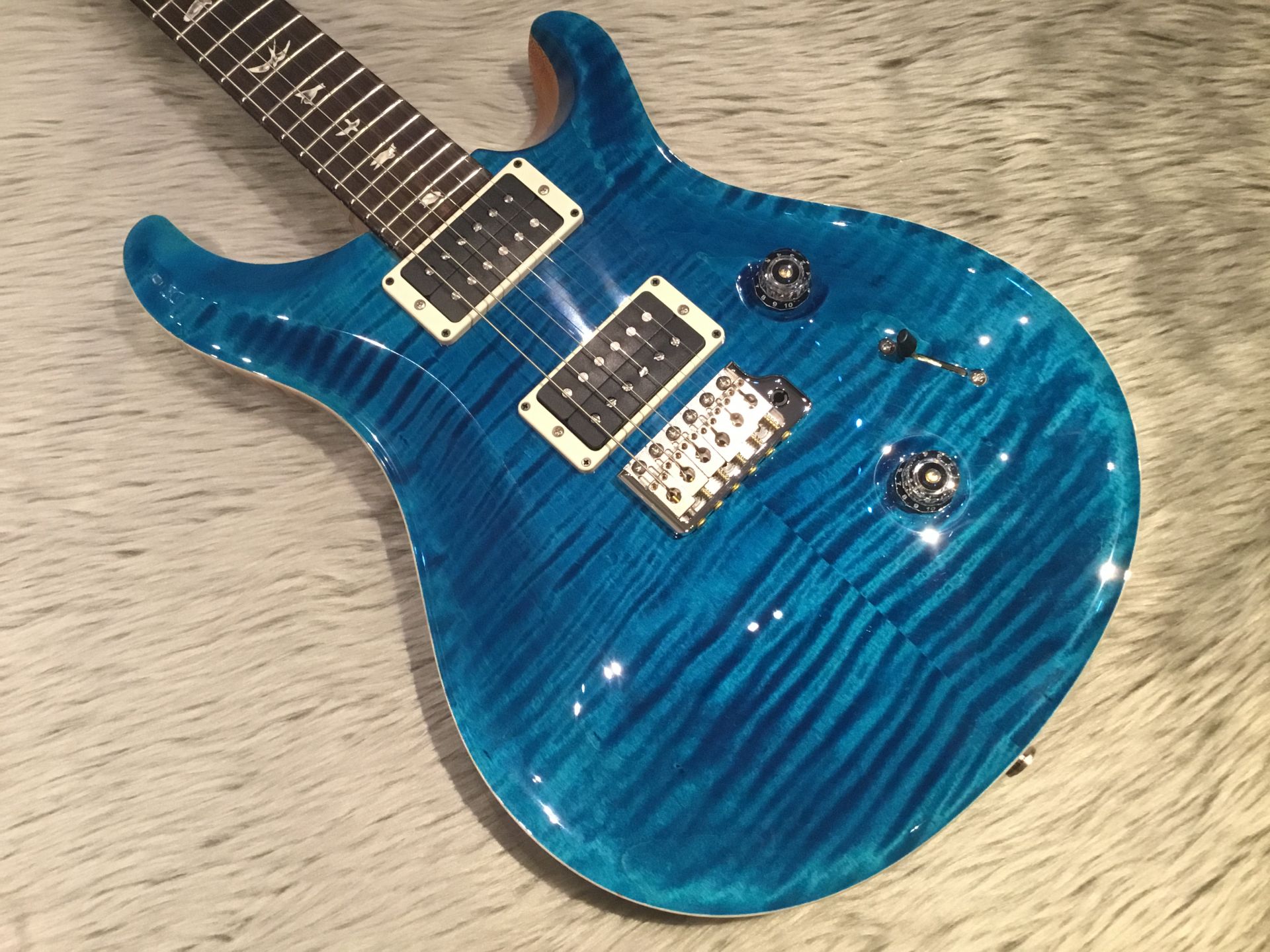 *抜群の杢目のCustom24が入荷しました!! こんにちは!ギター担当秋本です!]]大人気【PAUL REED SMITH】の【Custom24 PT】が当店にも入荷しました!!]]10TOPではありませんが、ギター担当秋本が選んだきれいな杢目の個体で、大変オススメです!!]]ぜひお気軽にご来店く […]