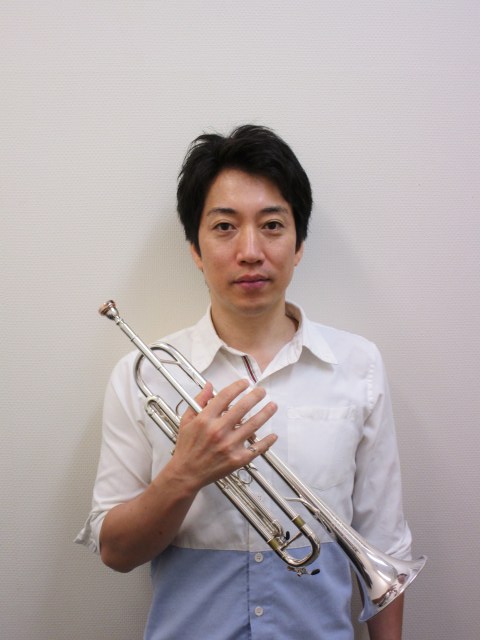 CONTENTS講師へのインタビュー講師からのコメントお問い合わせ講師へのインタビュー 好きな・得意な演奏ジャンルはなんですか？ クラシックが得意分野ですが、最近は演奏活動などでジャズに携わることが多いです。 どんな方がレッスンに通われていますか？ 小学生から、大人の方まで、幅広い年齢の方が通われて […]