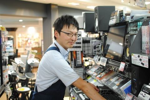 スタッフ写真 DJ、DTM、PA、ピアノ担当 石原