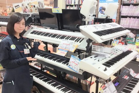 スタッフ写真 キーボード、教育楽器担当 青木