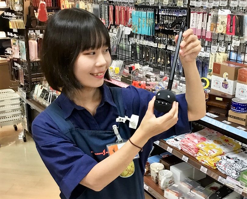 皆様こんにちは！姫路店のふじえです。]]秋のイベントで街が忙しくなってきていますが、ハロウィンを過ぎるとすぐやってくるのがクリスマスです。 今回はクリスマスのイベントにぴったりな楽器をフライングでご紹介！プレゼントにもいかがでしょうか？ *今アツい「ミニギター」でキッズもギターを始めよう！ **ミニ […]