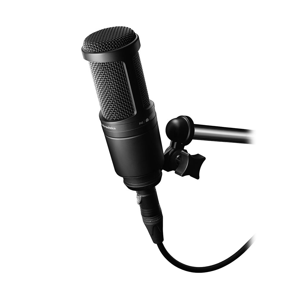 audiotechnicaAT2020 単一指向性で、正面からの感度が高くサイドやバックの音を極力拾わない設計。最大音圧レベル144dbで音量の大きな打楽器などにも対応します。