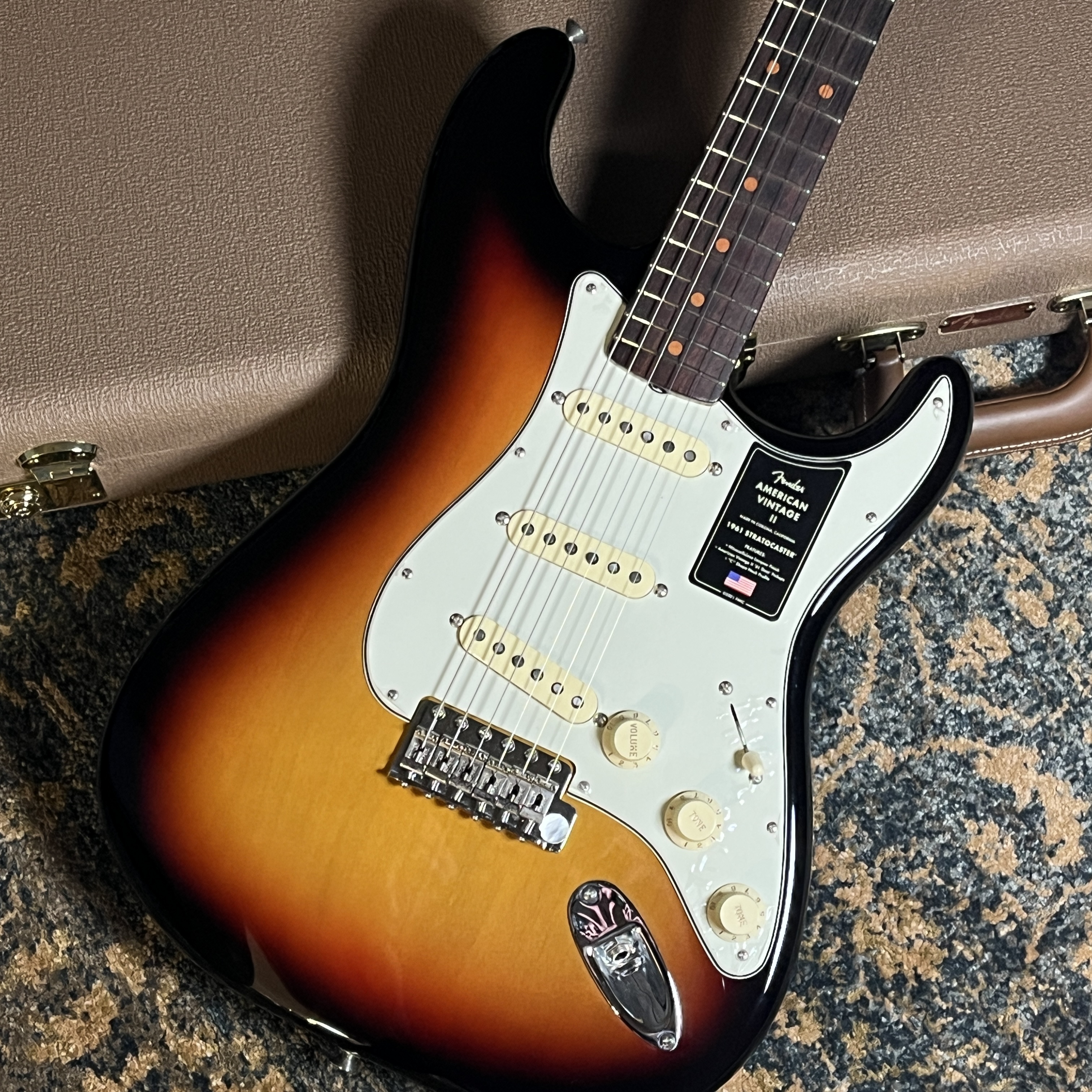 Fender American Vintage II 1961 Stratocaster 3-Color Sunburst 